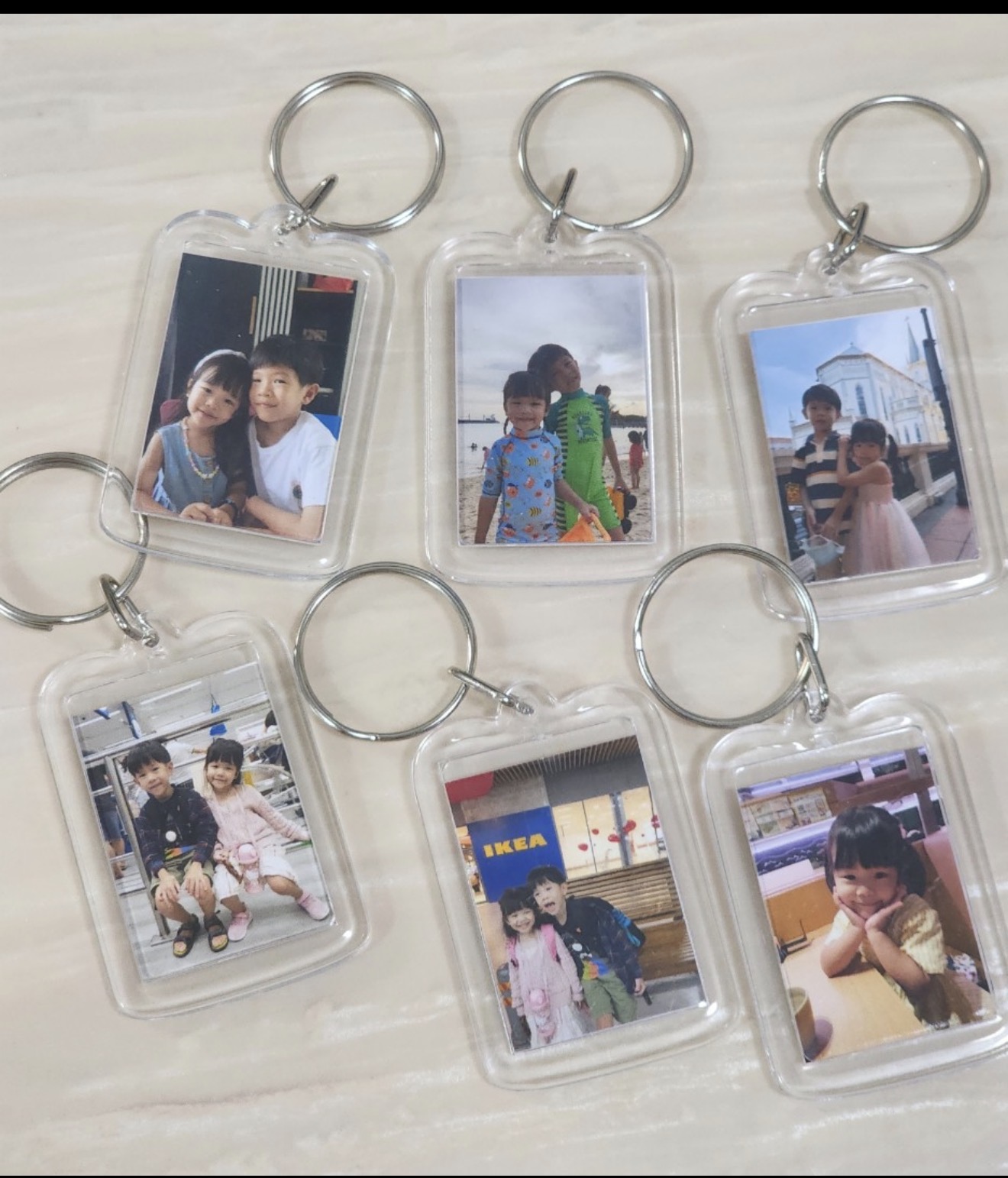 Acrylic photo keychains with family photos